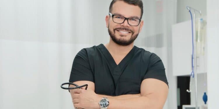 El Cirujano cosmético Dr. Vitto, realiza una intervención estética a la exreina de belleza Bárbara Sánchez